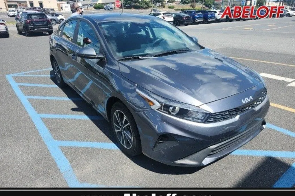 2023 Kia Forte LXS photo 1
