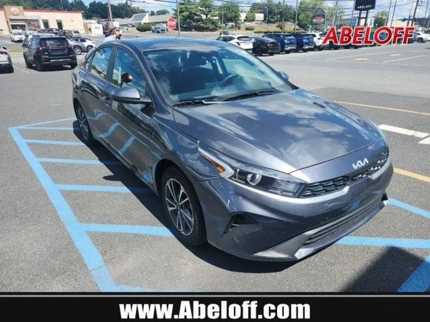 2023 Kia Forte LXS photo 1
