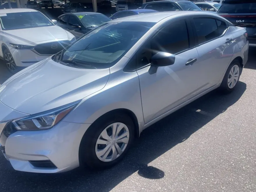 2020 Nissan Versa 1.6 S photo 1