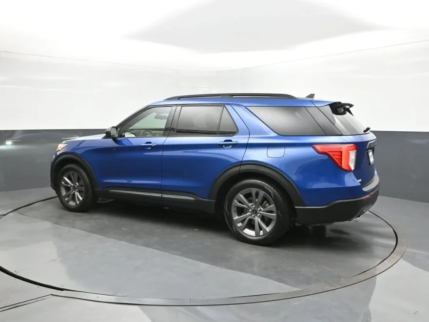 2021 Ford Explorer XLT photo 1