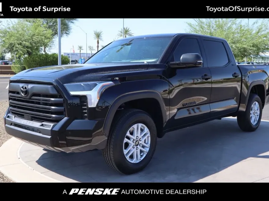 2025 Toyota Tundra SR5 CrewMax photo 1