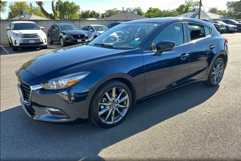 2018 Mazda Mazda3 Touring Hatchback photo 1