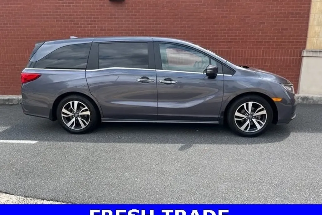 2023 Honda Odyssey Touring photo 1