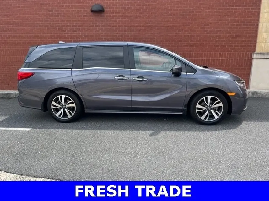 2023 Honda Odyssey Touring photo 1