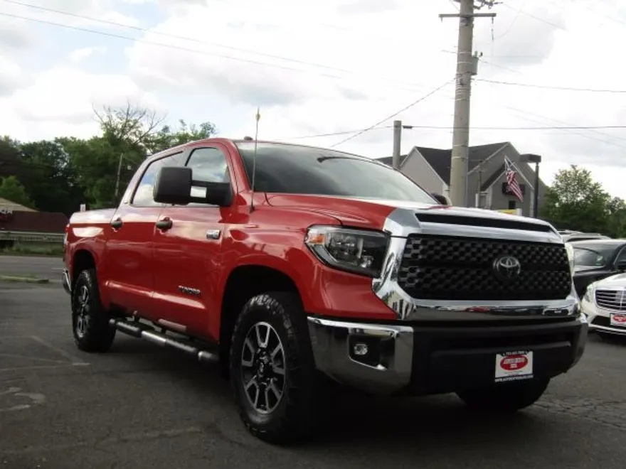 2018 Toyota Tundra CrewMax SR5 photo 1