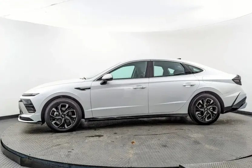 2024 Hyundai Sonata SEL photo 1