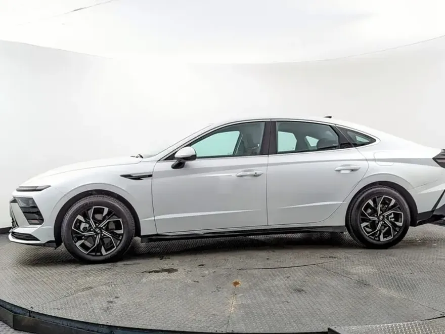 2024 Hyundai Sonata SEL photo 1