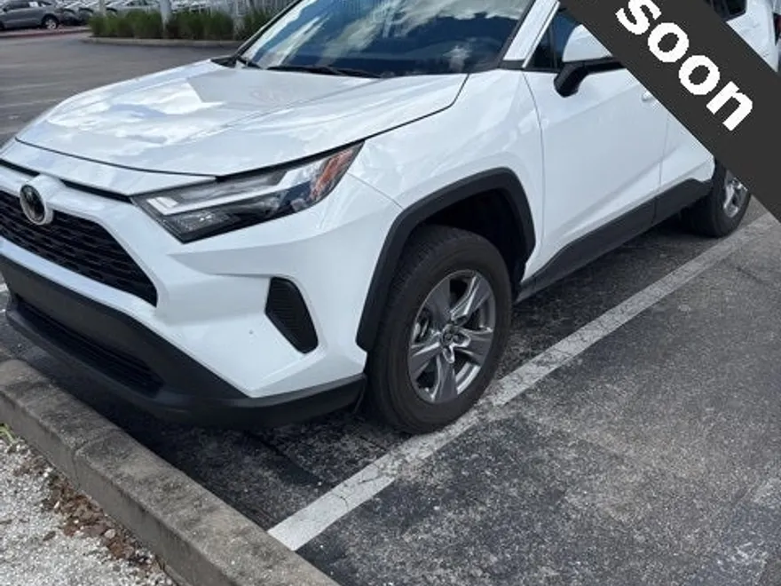 2022 Toyota RAV4 XLE photo 1