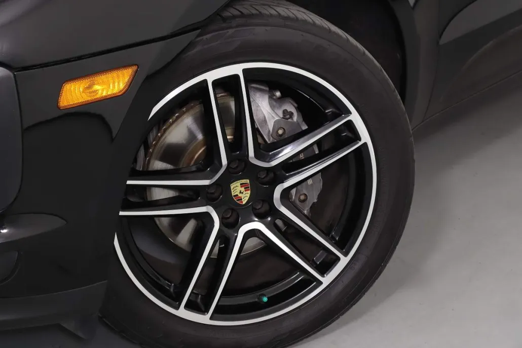 2021 Porsche Macan Base photo 1