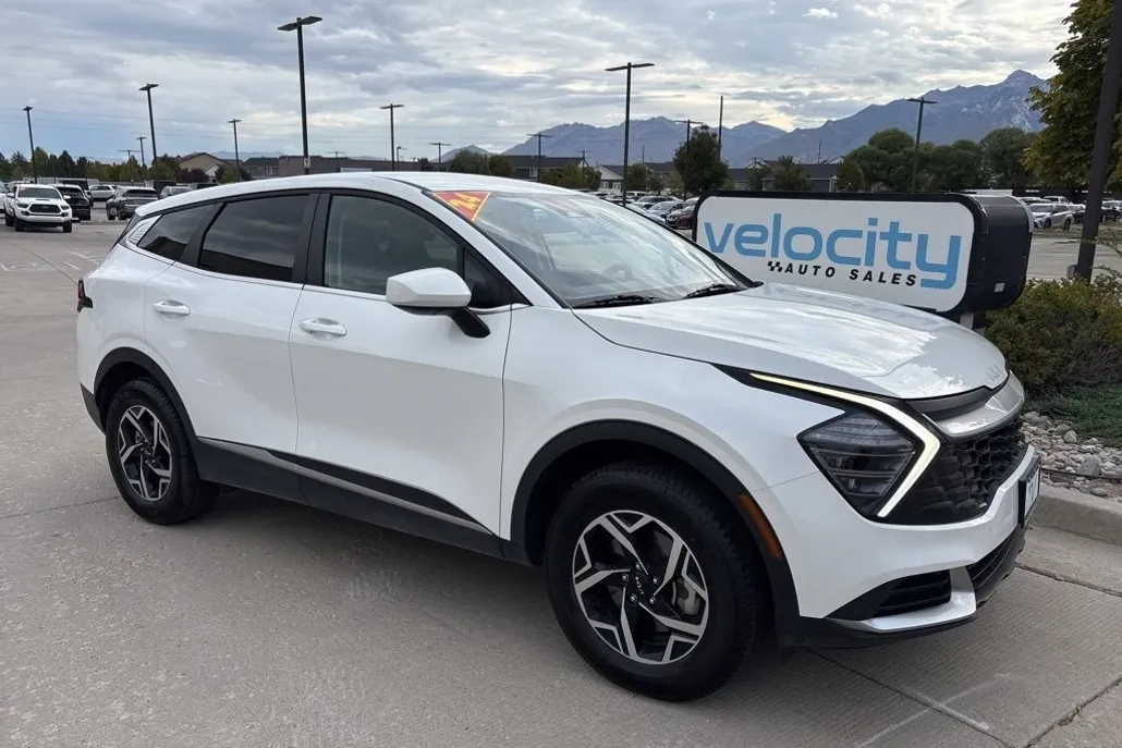 2024 Kia Sportage LX photo 1
