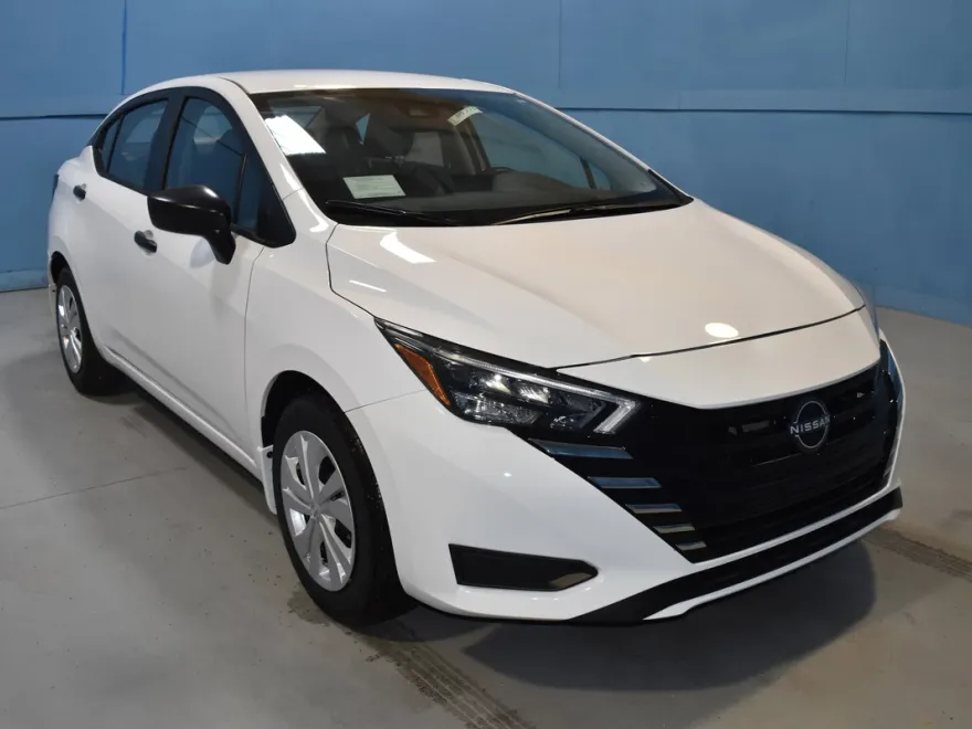 2025 Nissan Versa 1.6 S photo 1