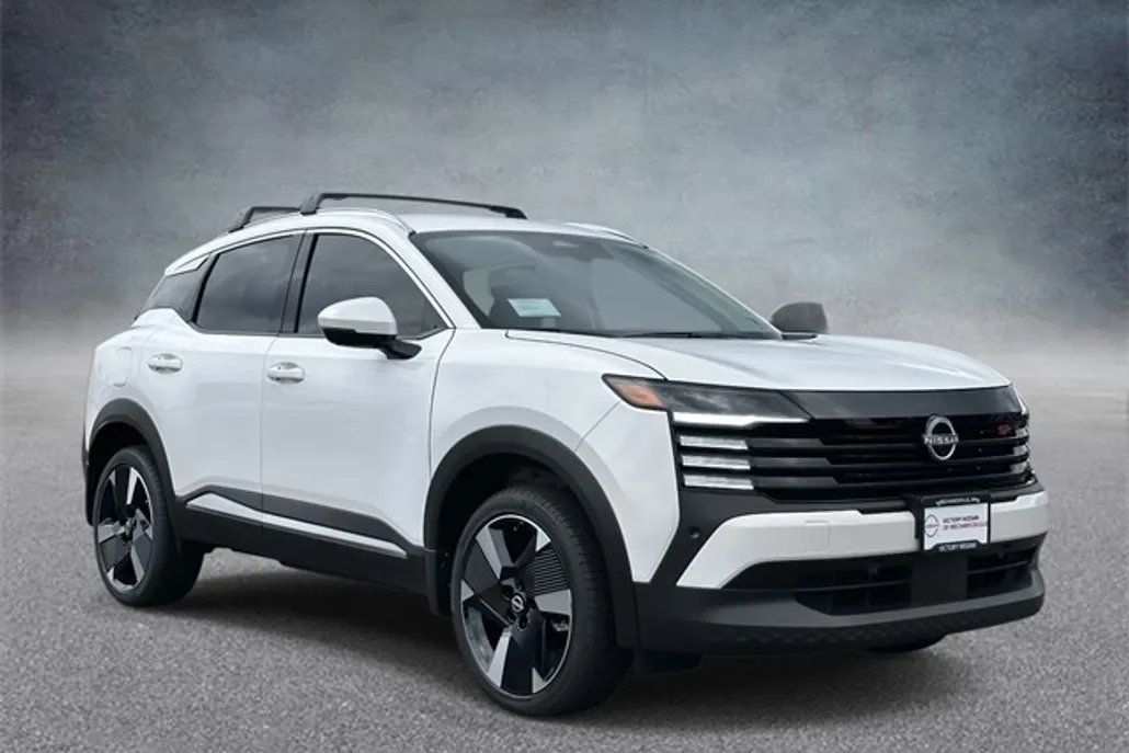 2025 Nissan Kicks SR photo 1