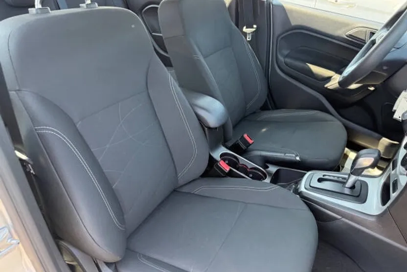 2017 Ford Fiesta SE photo 1