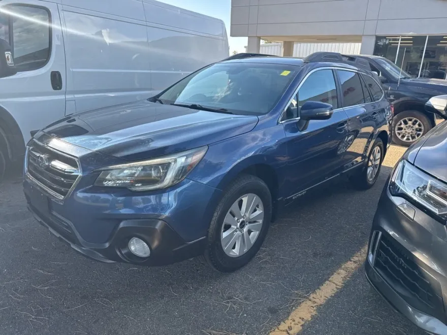 2019 Subaru Outback 2.5i Premium photo 1