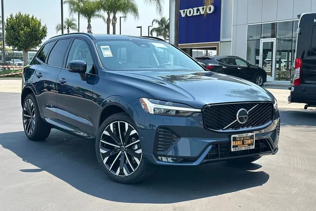 2026 Volvo XC60 B5 photo 1