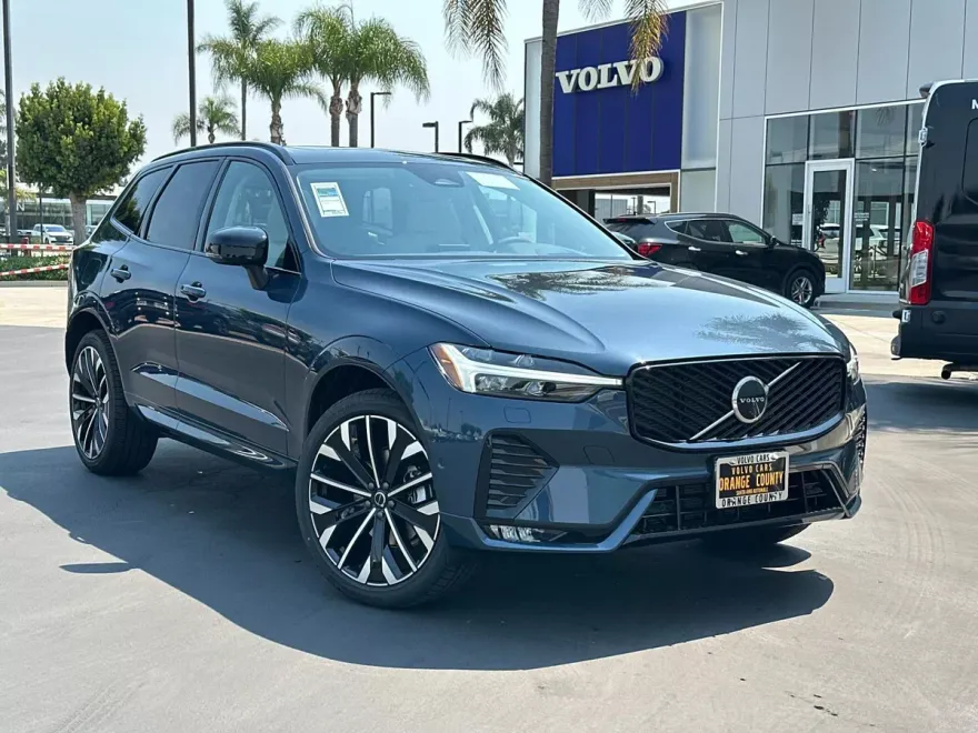 2026 Volvo XC60 B5 photo 1
