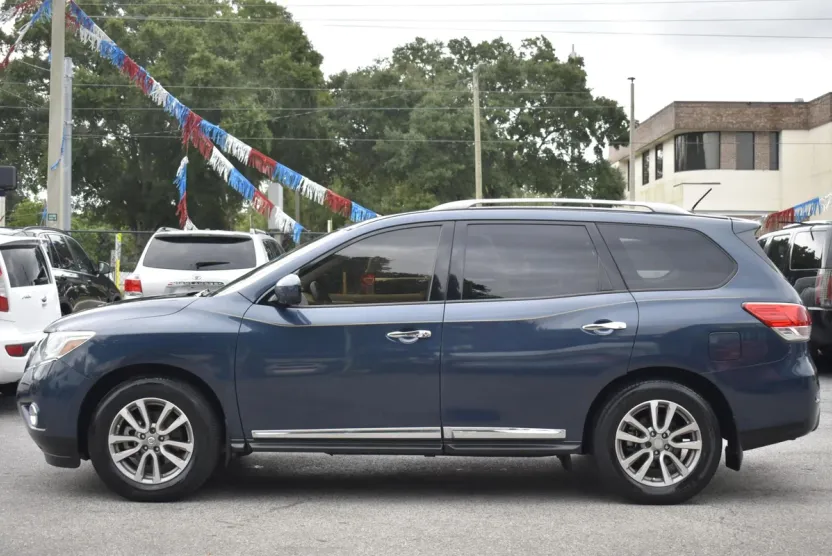 2015 Nissan Pathfinder SL photo 1