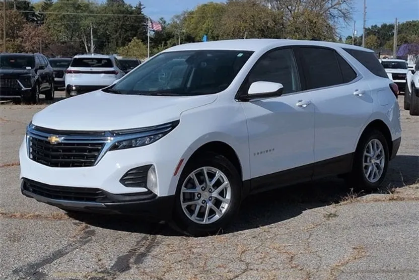 2024 Chevrolet Equinox LT photo 1