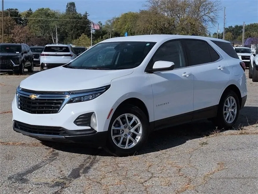 2024 Chevrolet Equinox LT photo 1
