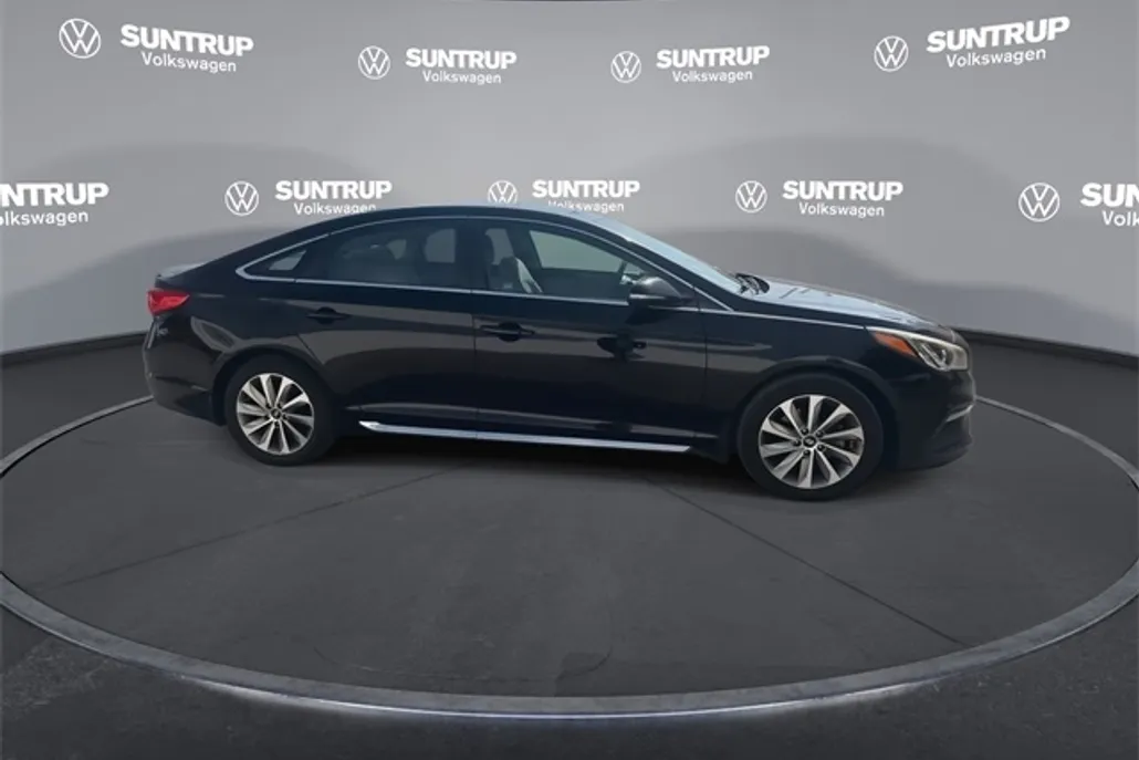 2016 Hyundai Sonata Sport photo 1