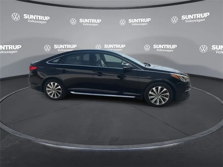 2016 Hyundai Sonata Sport photo 1