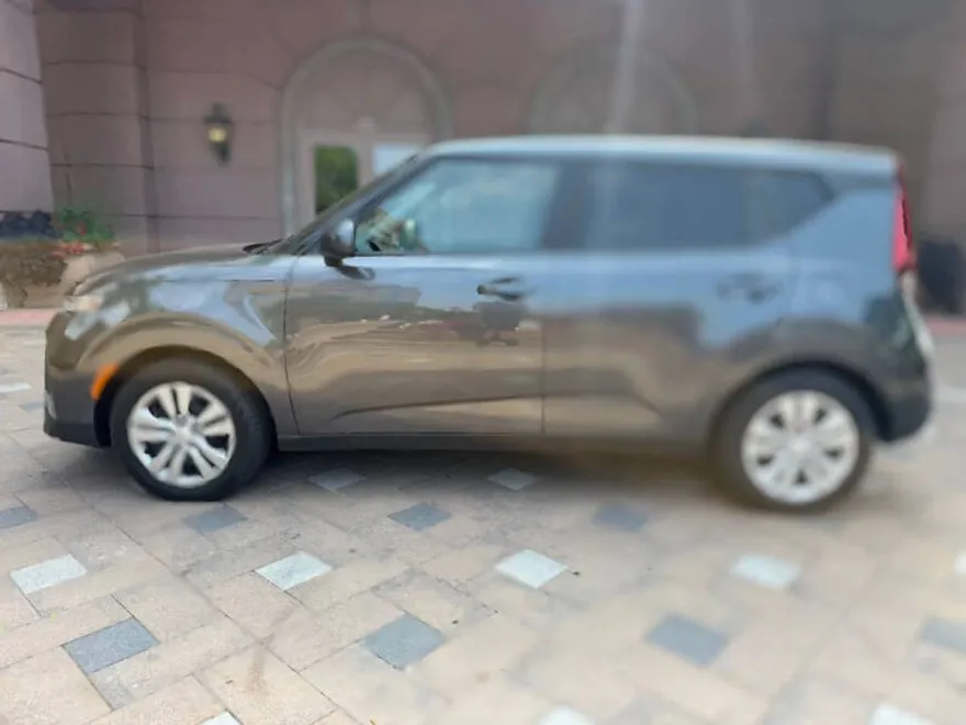 2022 Kia Soul LX photo 1