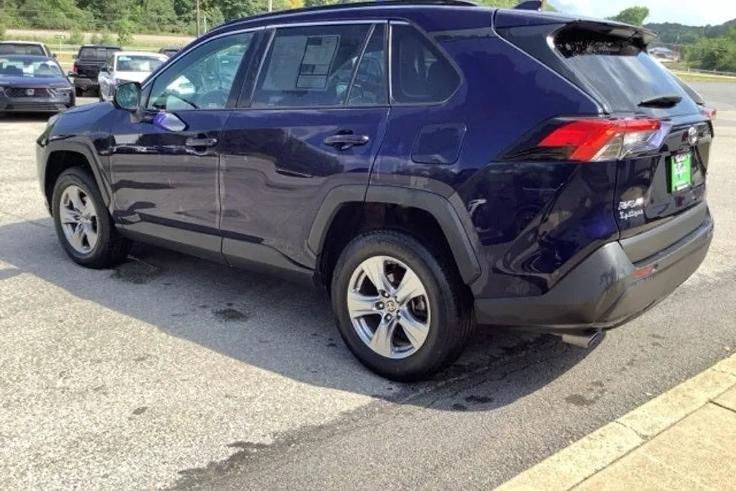 2023 Toyota RAV4 XLE photo 1