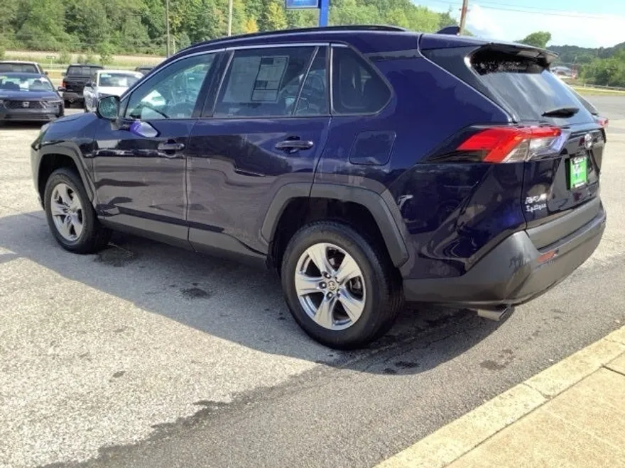 2023 Toyota RAV4 XLE photo 1