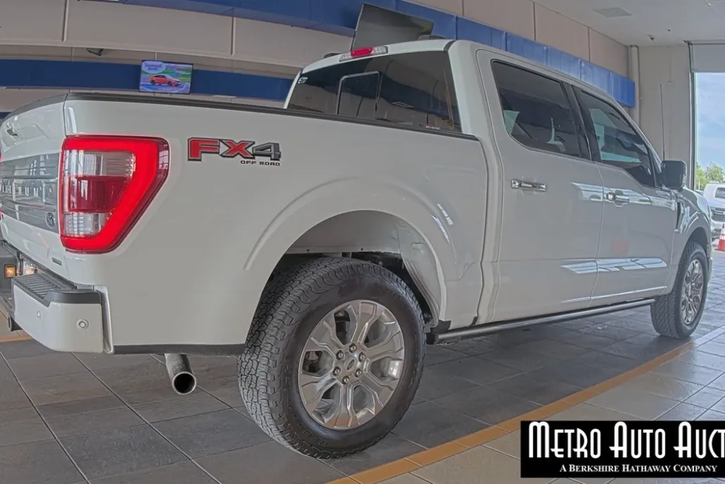 2023 Ford F-150 Platinum photo 1