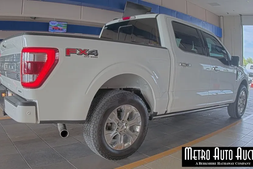2023 Ford F-150 Platinum photo 1