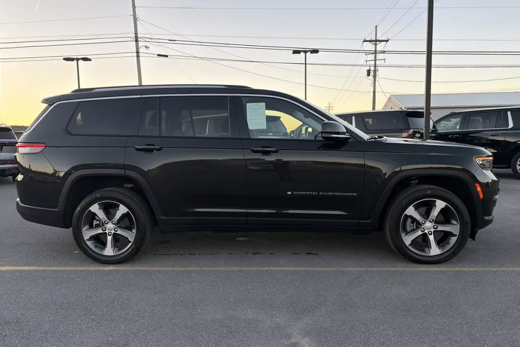 2023 Jeep Grand Cherokee Limited photo 1