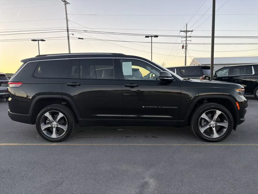 2023 Jeep Grand Cherokee Limited photo 1