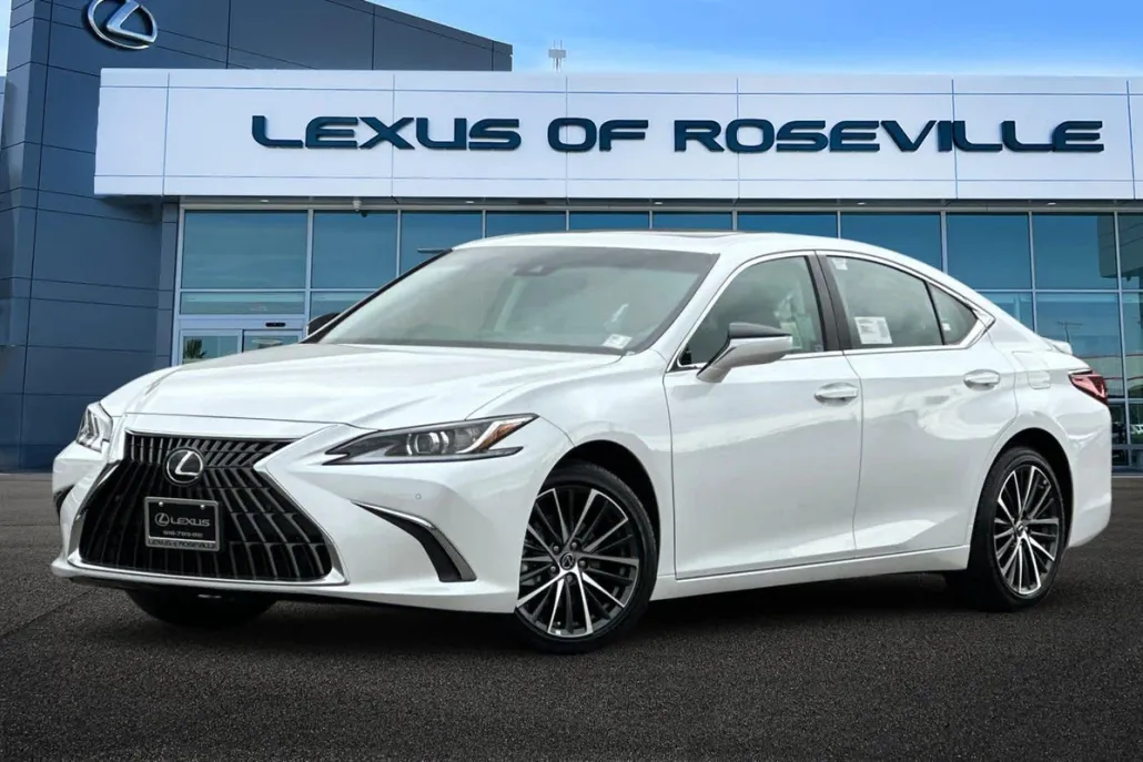 2025 Lexus ES 300h photo 1