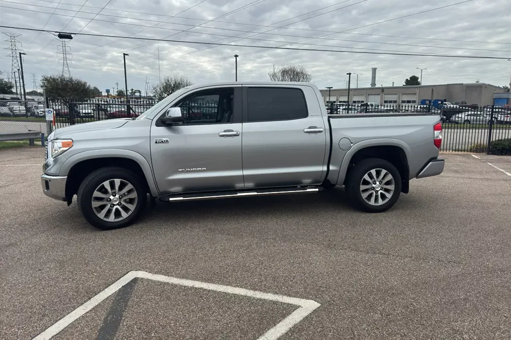 2017 Toyota Tundra Limited photo 1
