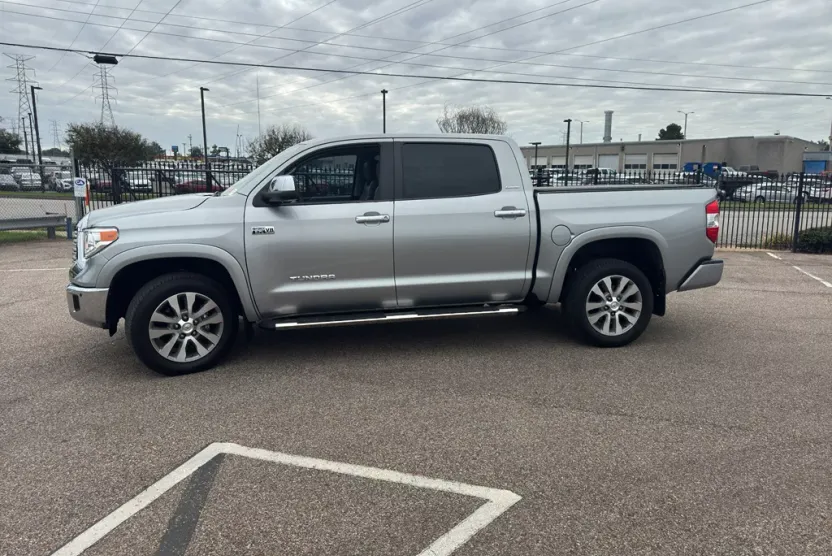 2017 Toyota Tundra Limited photo 1