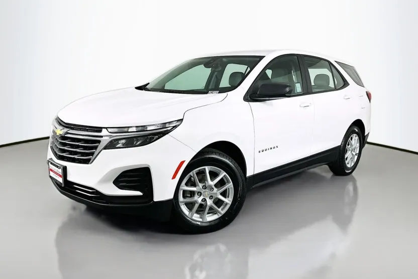 2023 Chevrolet Equinox LS photo 1