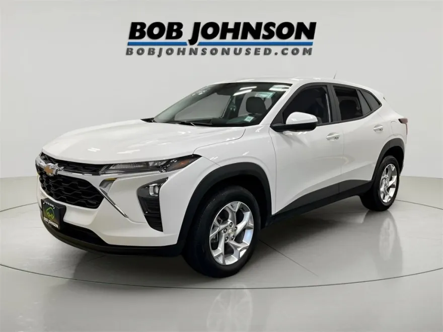 2024 Chevrolet Trax LS photo 1