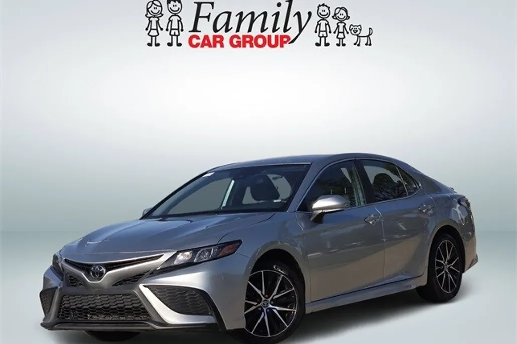 2023 Toyota Camry SE photo 1