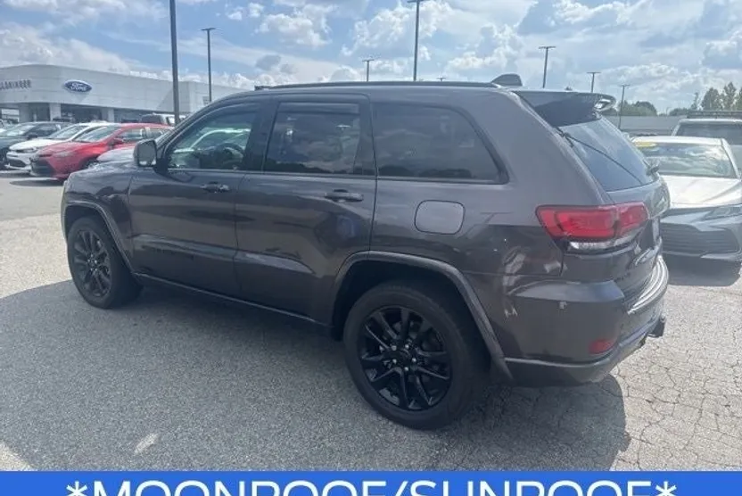 2021 Jeep Grand Cherokee Laredo X photo 1