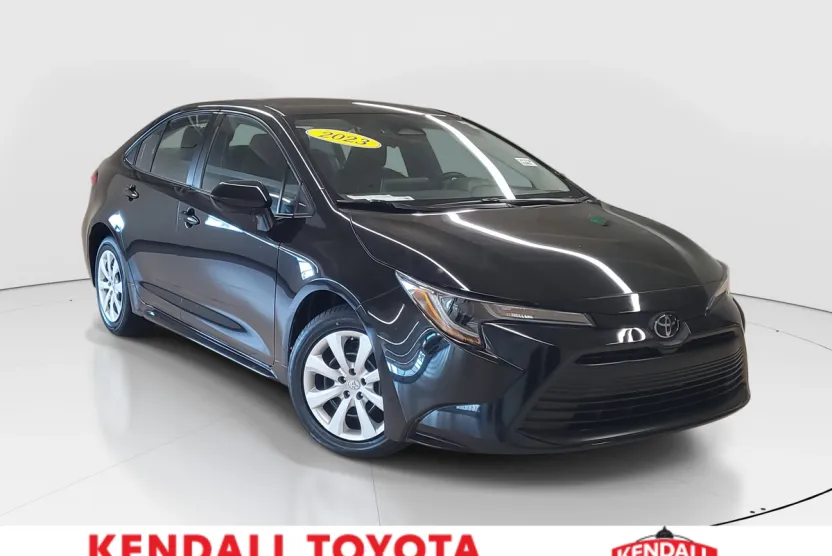 2023 Toyota Corolla LE photo 1