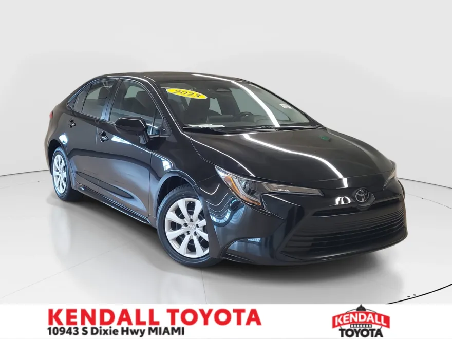 2023 Toyota Corolla LE photo 1