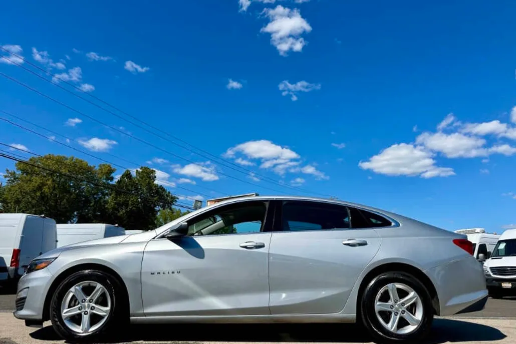 2020 Chevrolet Malibu LS photo 1