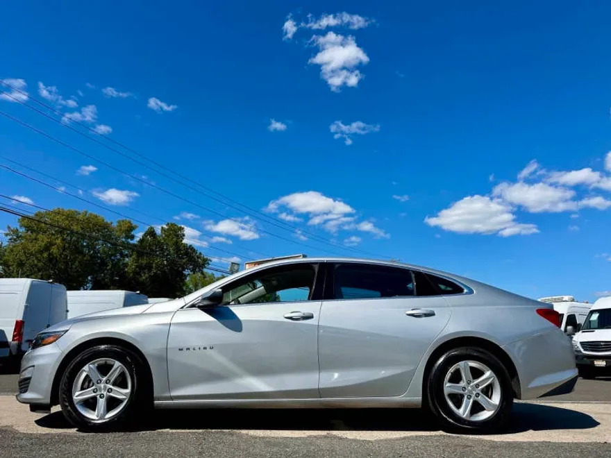 2020 Chevrolet Malibu LS photo 1