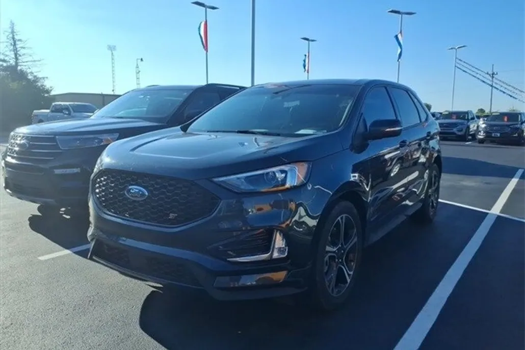 2022 Ford Edge ST photo 1