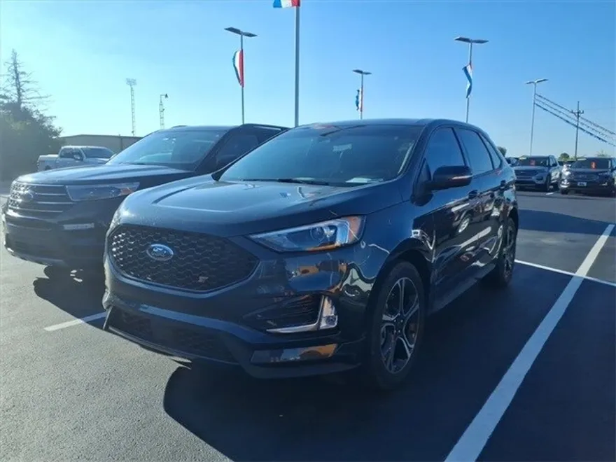 2022 Ford Edge ST photo 1