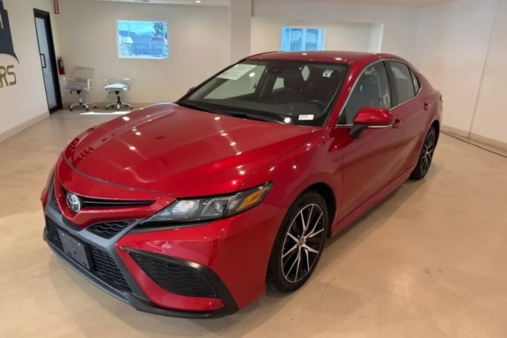 2023 Toyota Camry SE photo 1