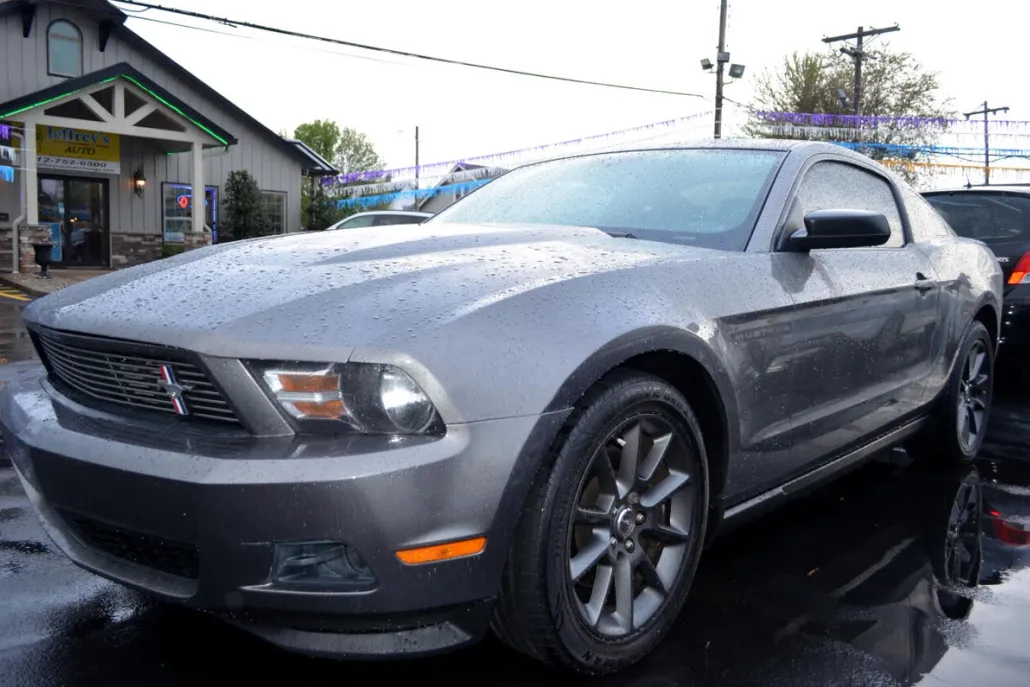 2011 Ford Mustang photo 1
