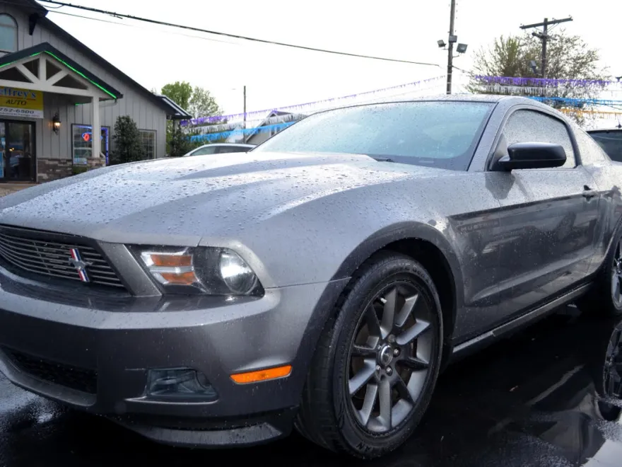 2011 Ford Mustang photo 1