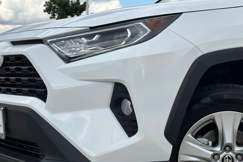 2021 Toyota RAV4 Hybrid XLE photo 1