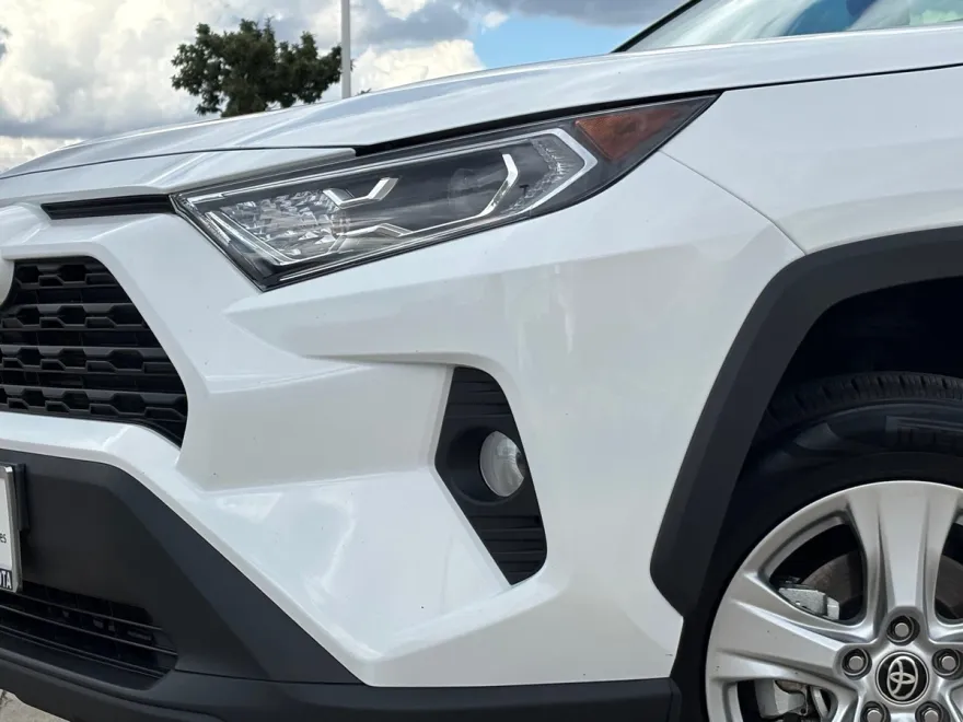 2021 Toyota RAV4 Hybrid XLE photo 1